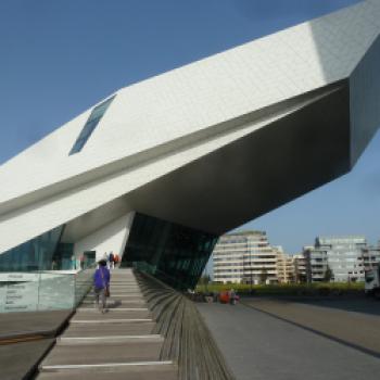 Auch für Architektur-Begeisterte ist Amsterdam immer eine Reise wert - (c) Gabi Dräger