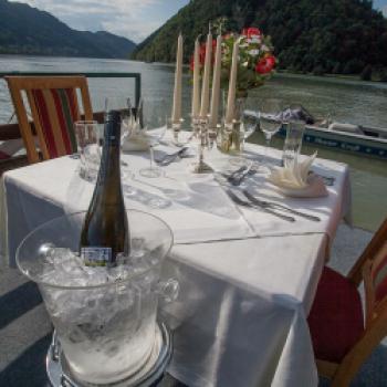 Romantisches Diner am Steg - (c) Hotel Donauschlinge