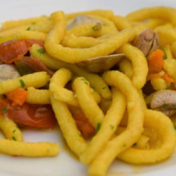 Hausgemachte regionale Pasta kommt oft mit Venusmuscheln (Vongole) auf den Tisch - (c) Gabi Vögele