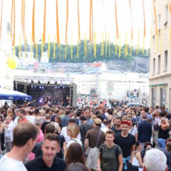 Die Linzer Gasse in Salzburg, die kleine Schwester der Getreidegasse - (c) Jörg Bornmann