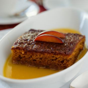 Tipp der Experten von Hauser Exkursionen – Malva Pudding mit Aprikosenmarmelade gehört zu Südafrikas beliebtesten (Weihnachts-)Desserts. Bildnachweis: Adobe Stock/Adriaan