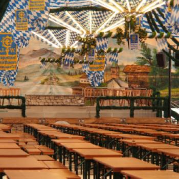 Gaudi und Schmankerl auf dem 52. Frühlingsfest in München - Hofbräu München, ein Bier für Europa