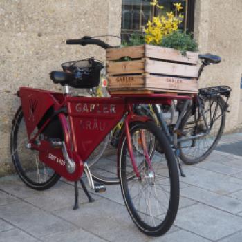 Die Linzer Gasse in Salzburg, die kleine Schwester der Getreidegasse - (c) Jörg Bornmann