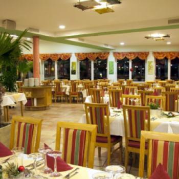 Das Panoramarestaurant des Hotels - (c) Hotel Donauschlinge