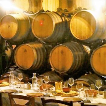 Zurück in San Gimignano besuchen wir das nächste Weingut. Die Verkostung auf dem Weingut 'Palagetto' findet im alten Weinkellern zwischen Holzfässern statt - (c) Jörg Bornmann