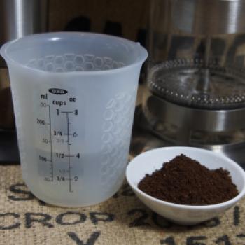 Cold Brew Coffee - als Zutaten benötigt man Kaffeepulver und kaltes Wasser - (c) Jörg Bornmann