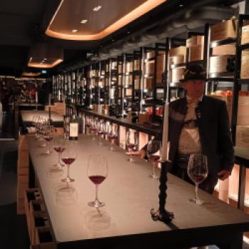 Im Tastingroom kann man bei einer Führung einen der guten Tropfen verkosten - (c) Christine Kroll