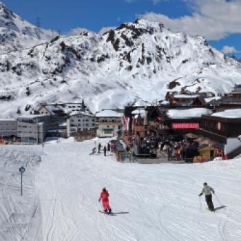 Im Winter lieht die Hospiz Alm direkt an der Talabfahrt nach St. Jakob - (c) Christine Kroll