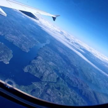 Schon vom Flugzeug aus beeindruckt die Fjordlandschaft mit ihren unzähligen kleinen Inselchen - (c) Gabi Vögele