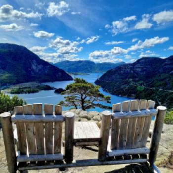 Einen spektakulären Ausblick auf den Lysefjord kann man in der Ferienhaussiedlung „The Bolder Lodge“ genießen - (c) Gabi Vögele