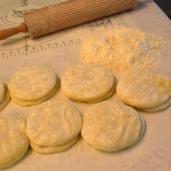 Das typisch norwegische Fladenbrot Lefse bekommt man in der Dalen Lefsebakeri in der Nähe von Jørpeland - (c) Gabi Vögele