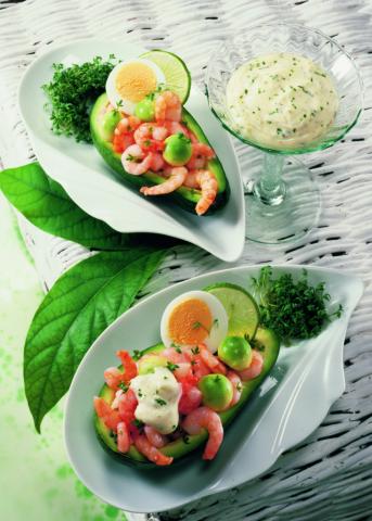 Gefüllte Avocado mit Dip - (c) Wirths PR