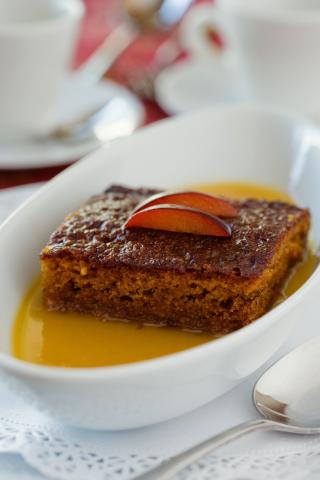 Tipp der Experten von Hauser Exkursionen – Malva Pudding mit Aprikosenmarmelade gehört zu Südafrikas beliebtesten (Weihnachts-)Desserts. Bildnachweis: Adobe Stock/Adriaan