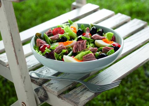 Salat Nicoise, ein Klassiker unter den Salaten - (c) www.1000rezepte.de