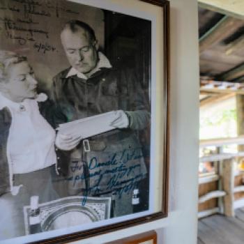 Danieles Großvater Bepi und Ernest Hemingway waren befreundet, ein Foto erinnert daran – Traditioneller Fischfang und leckeres Essen - (c) Maren Recken