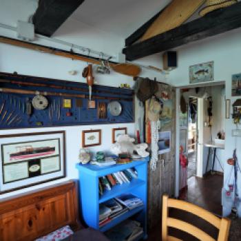 Der Innenraum erinnert an die Fischerei und Seefahrt – Traditioneller Fischfang und leckeres Essen - (c) Maren Recken