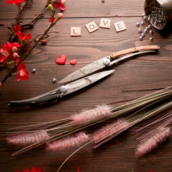 Sinnlicher Valentinstag mit Deejo Messern - 3 Duo-Sets, von Petites Luxures erdacht, um Ihren Partner/in vor Freude erröten zu lassen - (c) Deejo - TrendXpress