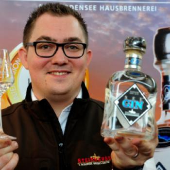 Dominik Graf von der Steinhauser GmbH mit Gin vom Bodensee, der als einer der besten der Welt gilt (Halle C3, Stand 260) - (c) Food & Life