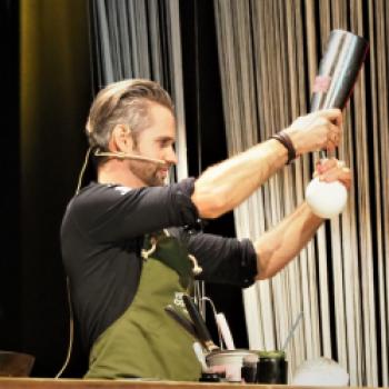 Vitus Winkler von Vitus Cooking im Verwöhnhotel Sonnhof war einer der Redner bei den Festspielen der Alpinen Küche – © Jörg Bornmann