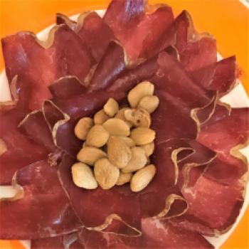 Gestartet wird mit Schinken Iberico mit Mandeln - (c) Gabi Dräger