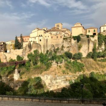 Vom Parador in Cuenca führt eine Brücke in 60 Meter Höhe über eine tiefe Schlucht in die Altstadt Cuencas - (c) Gabi Dräger