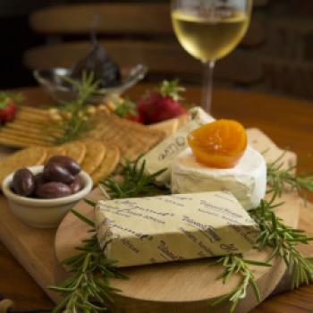 Auch für seine vielfältigen Käsesorten ist Südafrika bekannt - (c) wineroute.co.za