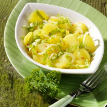 Kartoffelsalat mit Endivien - <a href="https://www.genussfreak.de/kartoffelsalat-mit-endivien" target="_blank">zum Rezept</a> - (c)  Wir bedanken uns für das Rezept und Foto bei Wirths PR