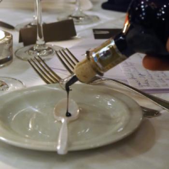 Wunderbare ‚Aceto Balsamico Tradizionale di Modena‘ träufelt er uns auf die Probierlöffel - Jörg Bornmann