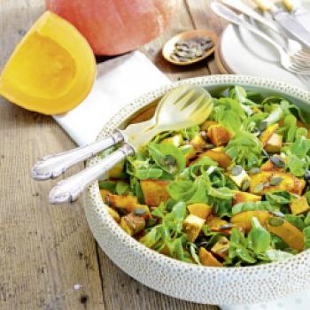 Salat mit gebratenem Kürbis, Süßkartoffeln und Tofu - (c) Diabetes-Journal