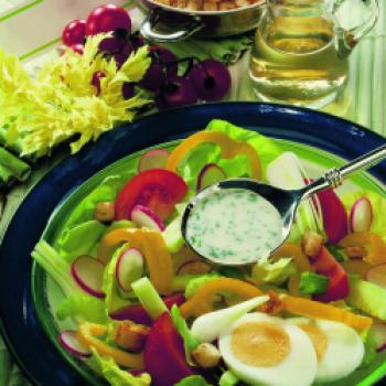 Bunter Fitness-Salat - <a href="https://www.genussfreak.de/bunter-fitness-salat" target="_blank">zum Rezept</a>  - (c) Wirths PR