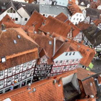 Die Altstadt von Lauterbach, die Kreisstadt des Vogelsbergkreis, vom Kirchturm aus gesehen - Im Rahmen von DER VULKAN KOCHT wird es in der VULKANREGION VOGELSBERG wieder wild - (c) Gabi Vögele