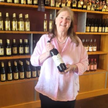 . Jenni McClouds „Weinreise“ begann vor mehr als zwei Jahrzehnten, als sie beschloss, ihre Karriere als erfolgreiche Anwältin hinter sich zu lassen und sich ganz der Kunst des Weinmachens zu widmen - (c) Susanne Wess