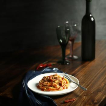 Pasta Puttanesca: Die Geschichte und Zubereitung der "Huren-Nudeln" - (c) Pixabay/HoaLuu