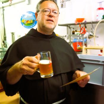 Auch Themen zum „entgrenzten Gott“ lassen ihn nicht mehr los. Die bringt er auch gerne bei einer Klosterbier-Probe mit ein - (c) Sabine Ludwig