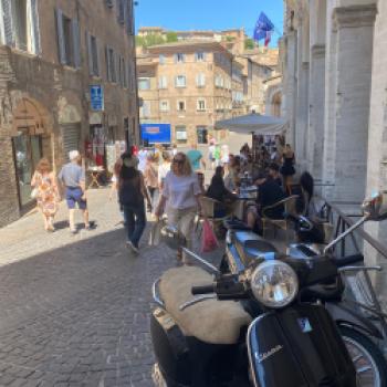 In der Altstadt von Urbino - (c) Thomas Rentschler