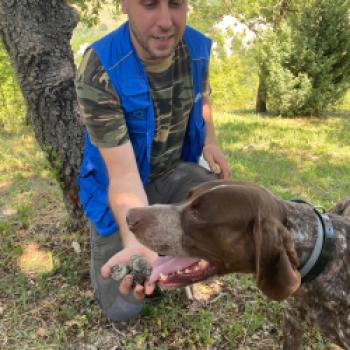 Nicht fressen - Trüffelsucher Luca mit seinem Hund Paco - (c) Thomas Rentschler