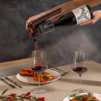 Coravin präsentiert limitierte „Hermitage Red“ Edition zu Weihnachten - (c) Coravin