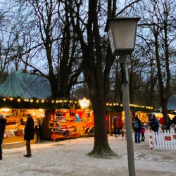 Idyllisch und romantisch – der Weihnachtsmarkt am Chinesischen Turm in München - (c) Gabi Dräger