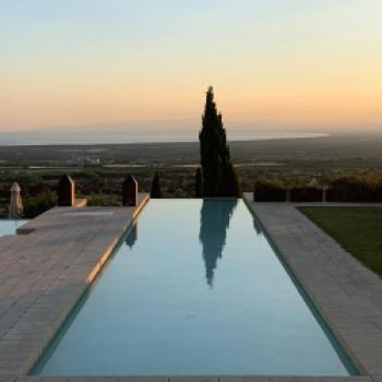 Zum Entspannen steht der Infinity Pool der Masseria Amastuola bereit - (c) Hannelore Fisgus