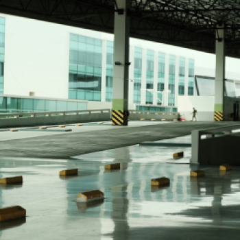 Stressfrei reisen - Digitale Parkplatzbuchung am Flughafen - (c) Jonathan Gunawan