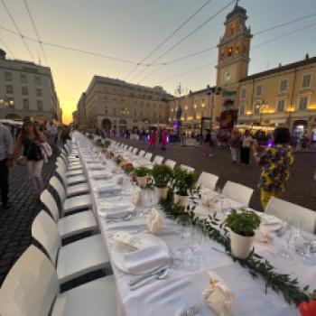 Eine besondere Reise ins ‚FOOD_VALLEY‘ bietet der Münchner Busreiseanbieter Geldhauser nach Parma zur Cena dei Mille an - (c) Geldhauser
