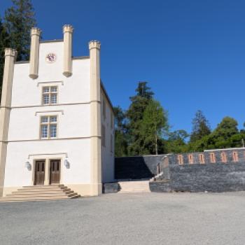 Karthäuserhof: Wo sieben Jahrhunderte im Glas nachwirken - 1335 gründeten Karthäusermönche den Weinbaubetrieb, seit 1811 befindet sich das Gut in siebter Generation in Familienhand - (c) Carola Faber
