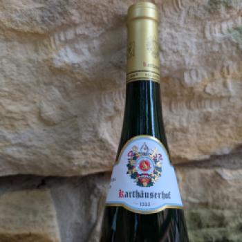 Karthäuserhof: Wo sieben Jahrhunderte im Glas nachwirken - 1335 gründeten Karthäusermönche den Weinbaubetrieb, seit 1811 befindet sich das Gut in siebter Generation in Familienhand - (c) Carola Faber