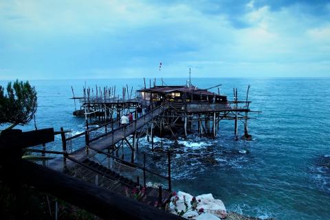 Essen auf Pfählen im Trabocco Punta Cavalluccio - (c) Jörg Bornmann