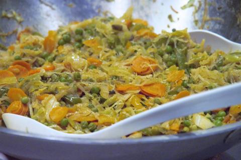 Chakalaka ist eine traditionelle südafrikanische Beilage zu Fleischgerichten und Stews. Versionen gibts von mild bis superscharf - (c) Jörg Bornmann Chakalaka ist eine traditionelle südafrikanische Beilage zu Fleischgerichten und Stews. Versionen gibts von mild bis superscharf - (c) Jörg Bornmann