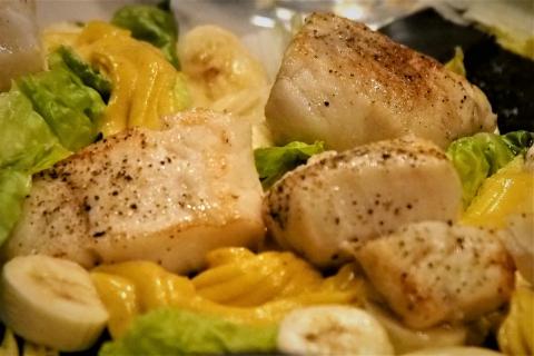 Bananensalat mit Kabeljau und Aprikosen-Curry-Mayonnaise - (c) Jörg Bornmann Bananensalat mit Kabeljau und Aprikosen-Curry-Mayonnaise - (c) Jörg Bornmann
