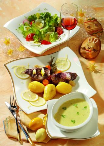 Blitzmenü zum Osterfest mit Kerbelrahmsuppe, Zitronenlamm mit Kartoffeln, Gemüse und einem bunten Frühlinssalat - (c) www.ostermenue.de Blitzmenü zum Osterfest mit Kerbelrahmsuppe, Zitronenlamm mit Kartoffeln, Gemüse und einem bunten Frühlinssalat - (c) www.ostermenue.de