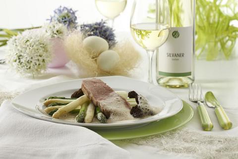 Gebratener Spargel mit Bärlauch und Bandnudeln - (c) Deutsches Weininstitut