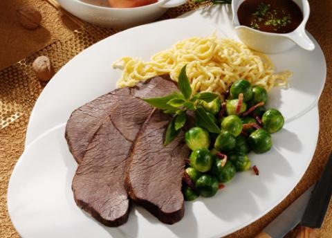 Hirschbraten mit Rosenkohl und Lebkuchensauce - (c) Wirths PR