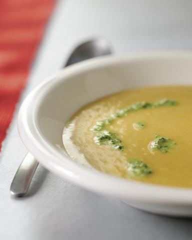 Süßkartoffel-Karotten-Suppe mit frischem Koriander-Chutney - (c) KitchenAid